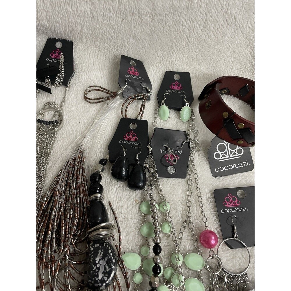 Paparazzi Jewelry Lot 12 (24pcsNecklace/earring Sets, 5 Earrings, 1 Bracelet NEW - Picture 6 of 9
